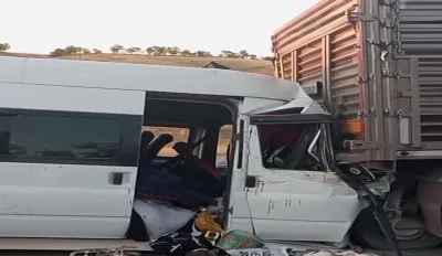 Malatya’da Yolcu Minibüsü Tıra Çarptı: Çok Sayıda Yaralı